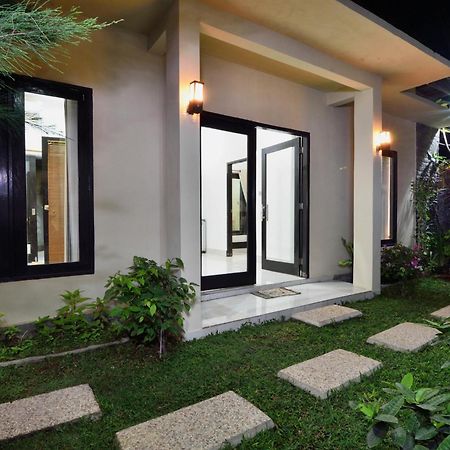 Santai Villa Kuta  ภายนอก รูปภาพ